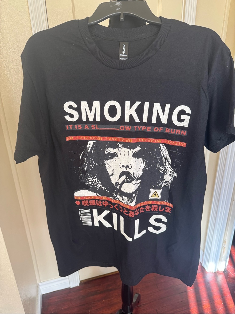 Gildan Black Graphic 'Smoking Kills' Short Sleeve Tee